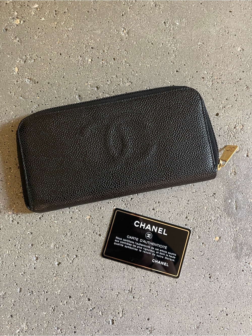 CHANEL Caviar CC Zippy Wallet in Black